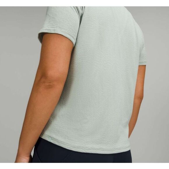Lululemon Train to Be Seamless Short Sleeve T-Shirt Ripple Wave Silver Blue / De - Picture 2 of 5
